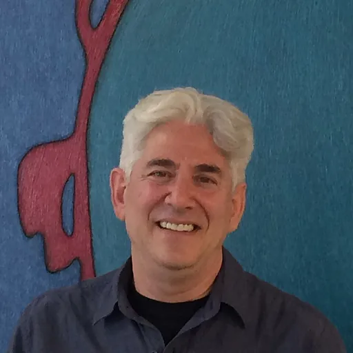 Portrait of Tobi Kahn