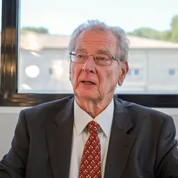 Portrait of Roger Meï