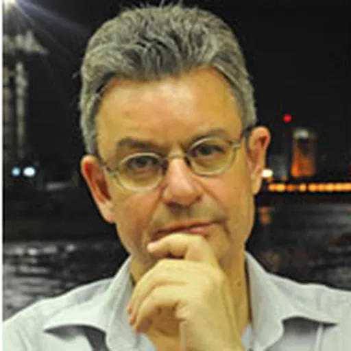Portrait of Sam Vaknin