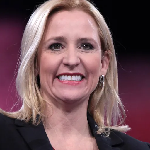 Portrait of Leslie Rutledge