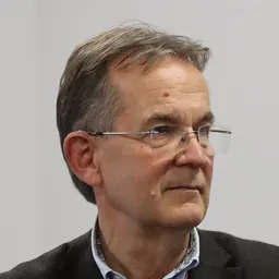 Portrait of Tom Hayhoe