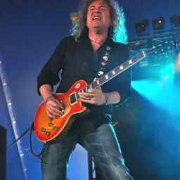 Portrait of Dave Meniketti