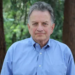 Portrait of Lowell Bergman
