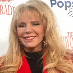 Portrait of Laura McKenzie