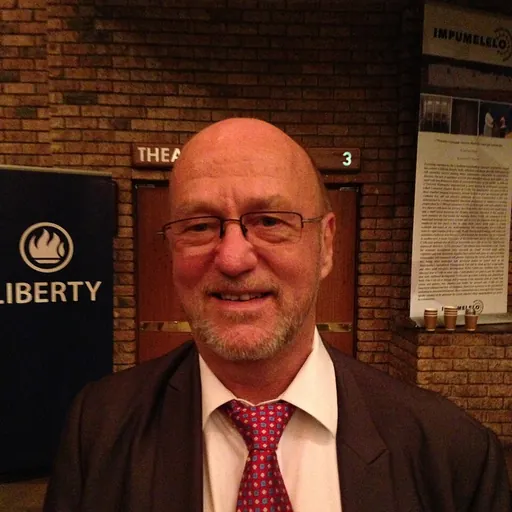 Portrait of Derek Hanekom