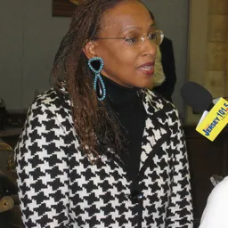 Portrait of Nia Gill