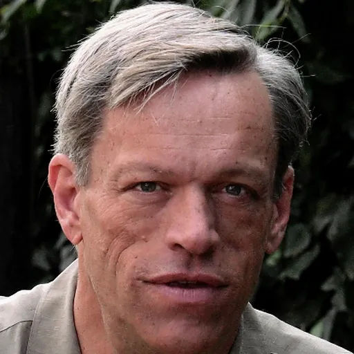 Portrait of Brian Thompson
