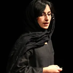 Portrait of Leila Araghian