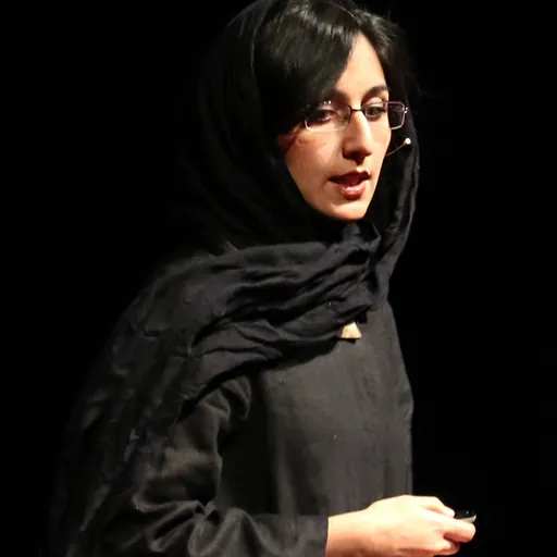 Portrait of Leila Araghian
