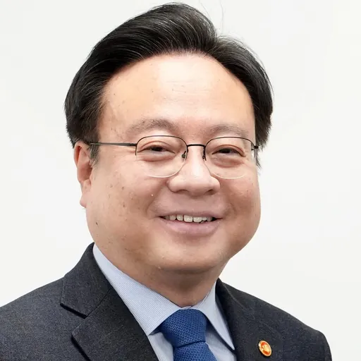 Portrait of Cho Kyoo-hong