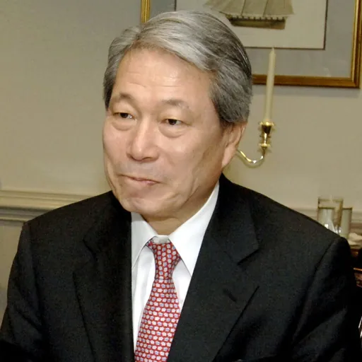 Portrait of Yu Myung-hwan