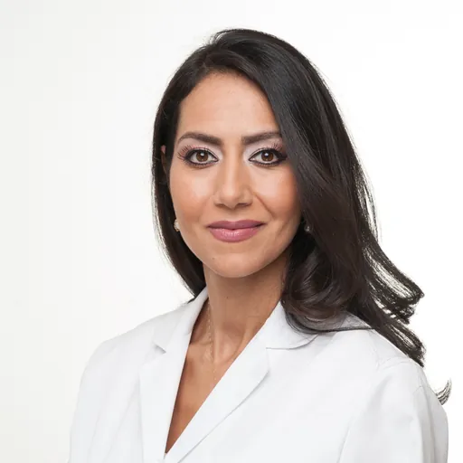 Portrait of Mouna Esmaeilzadeh