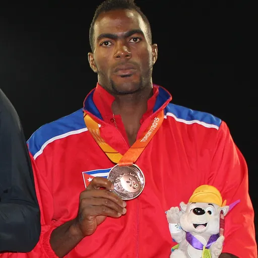 Portrait of Ettiam Calderón