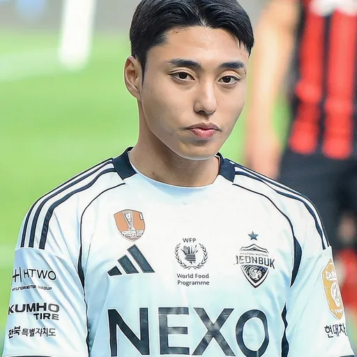 Portrait of Lee Dong-jun