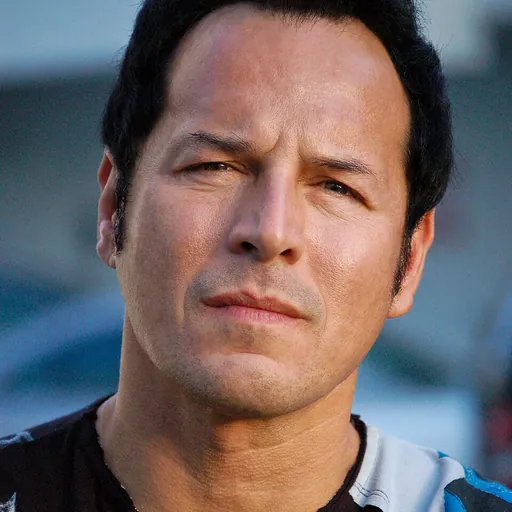 Portrait of Héctor Echavarría