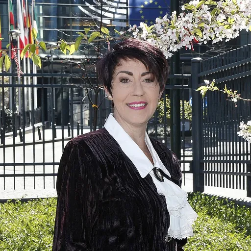 Portrait of Christine Anderson