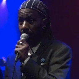 Portrait of Ronny Drayton