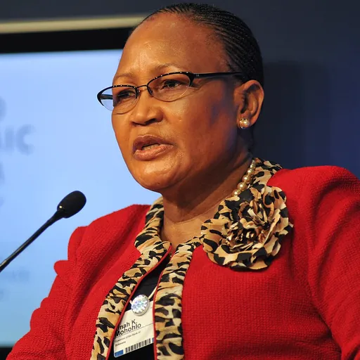 Portrait of Linah Mohohlo