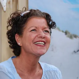 Portrait of Esther Roord