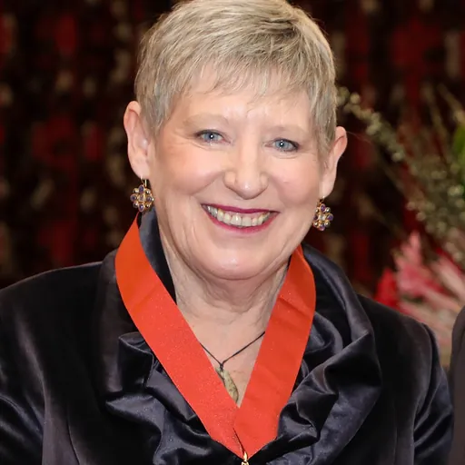 Portrait of Lianne Dalziel