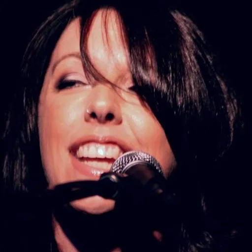 Portrait of Shannon Curtis