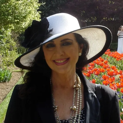 Portrait of Lailee Bakhtiar