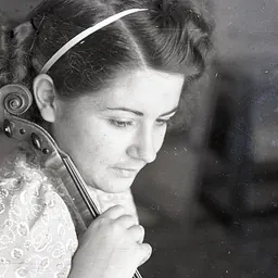 Portrait of Yaëla Hertz