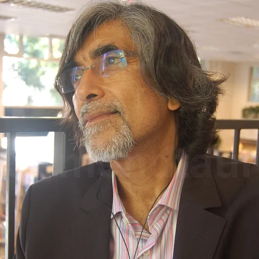 Portrait of Safi Qureshey