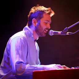 Portrait of Tom Rosenthal