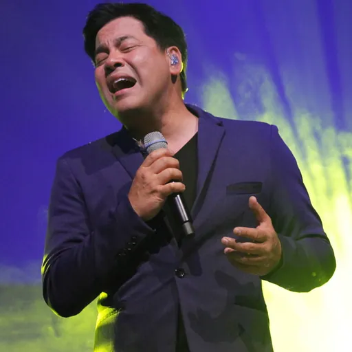Portrait of Martin Nievera