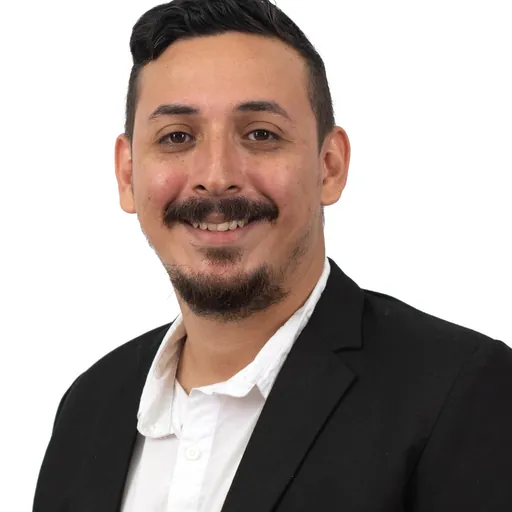 Portrait of Ariel Robles