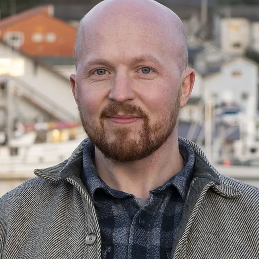 Portrait of Jonathan Kreiss-Tomkins