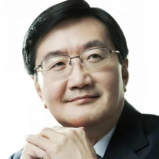 Portrait of Jun Kwang-Woo
