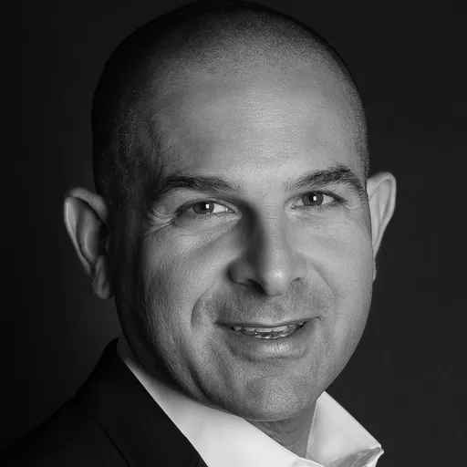 Portrait of Micha Lakin Avni