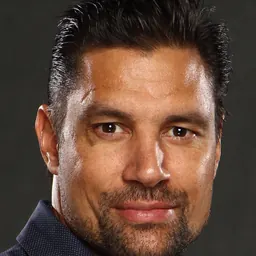 Portrait of Manu Bennett