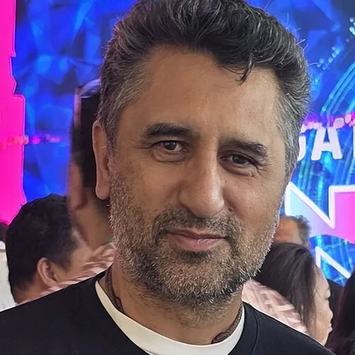 Portrait of Cliff Curtis