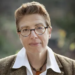 Portrait of Robin Bernstein