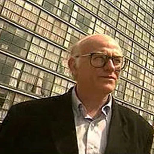 Portrait of Roger Bartra