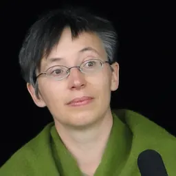 Portrait of Manda Scott