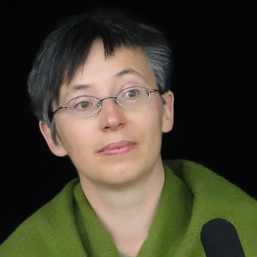 Portrait of Manda Scott