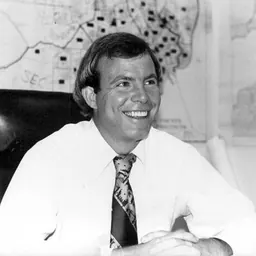 Portrait of Tom Patterson