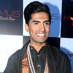 Portrait of Sushant Divgikar