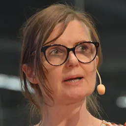 Portrait of Nina van den Brink