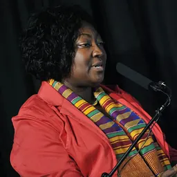 Portrait of Phyll Opoku-Gyimah