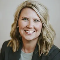 Portrait of Erin Oban