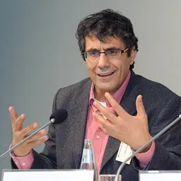 Portrait of Yossi Yona