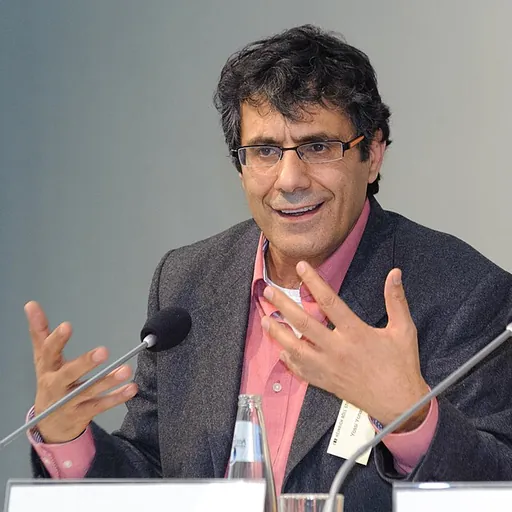 Portrait of Yossi Yona