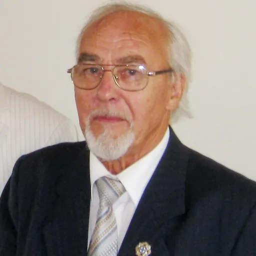 Portrait of Uno Ugandi