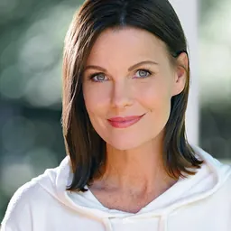 Portrait of Lisa Stewart