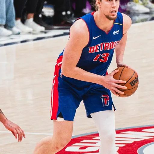 Portrait of Kelly Olynyk